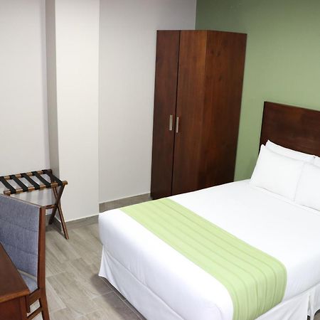 Hotel San Agustin Plaza Латакунга Экстерьер фото