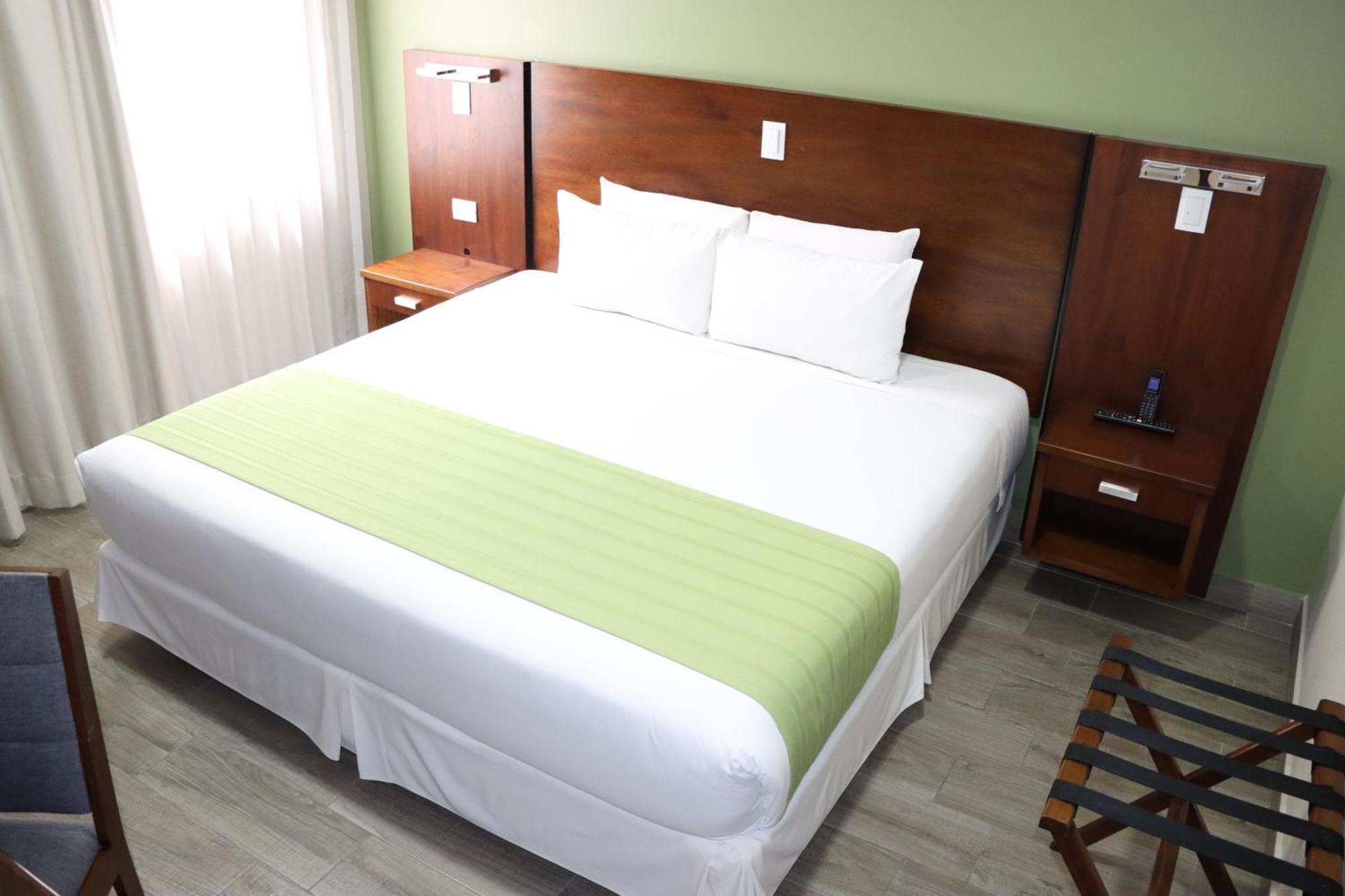 Hotel San Agustin Plaza Латакунга Экстерьер фото