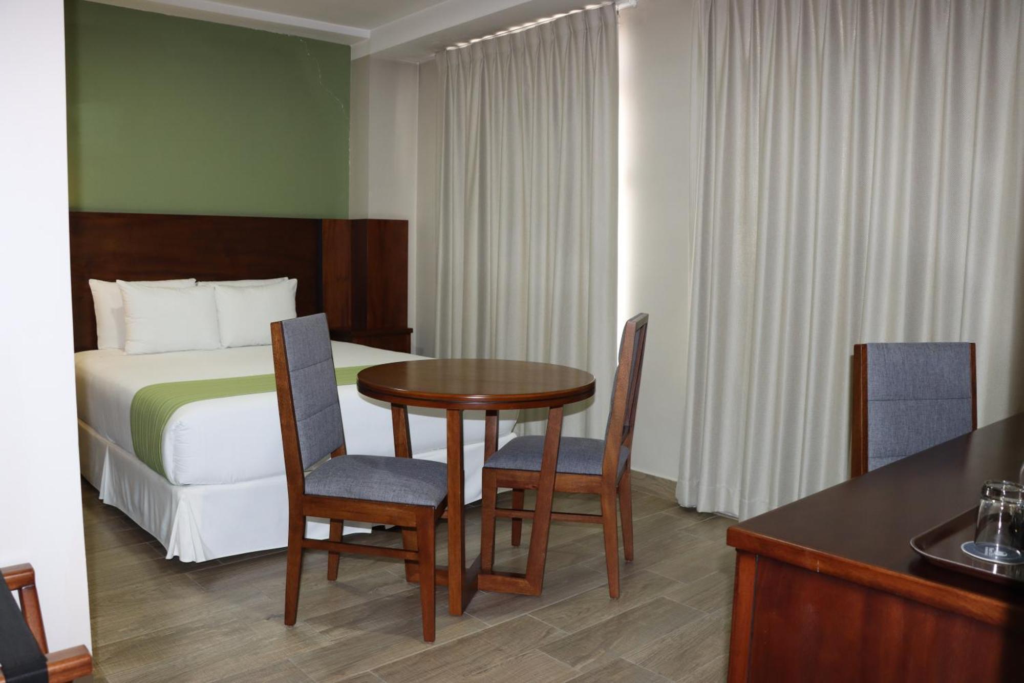 Hotel San Agustin Plaza Латакунга Экстерьер фото