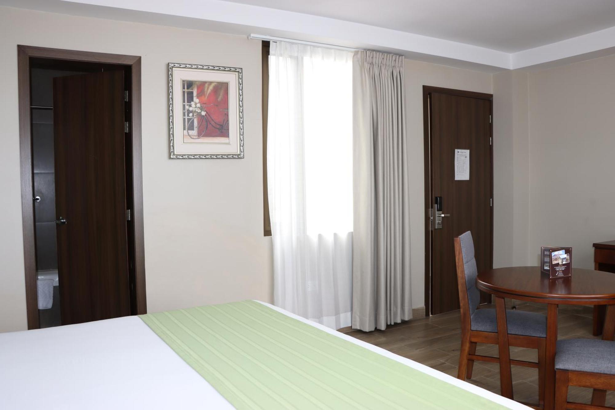 Hotel San Agustin Plaza Латакунга Экстерьер фото
