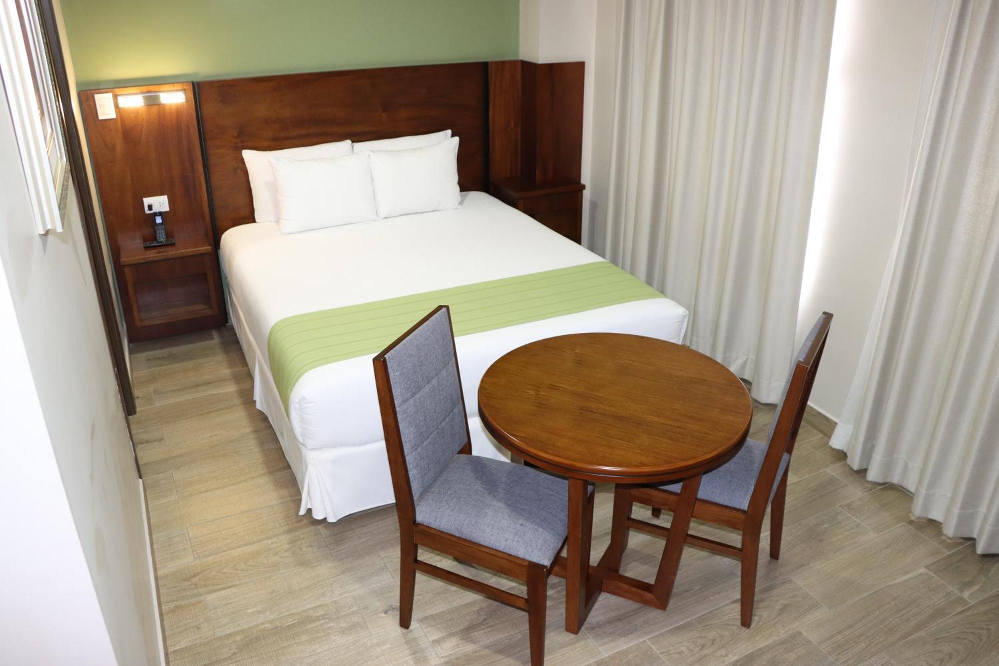 Hotel San Agustin Plaza Латакунга Экстерьер фото